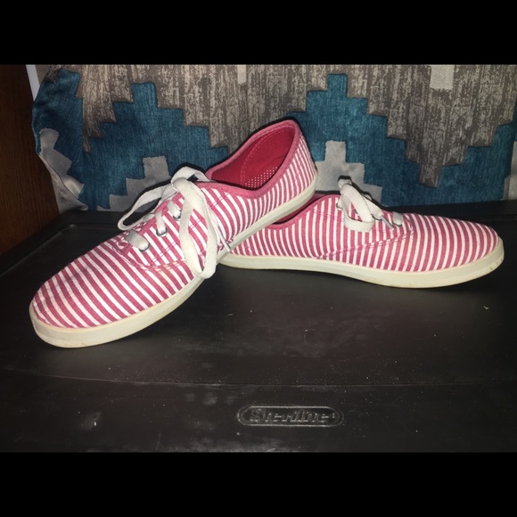 Women’s Tennis Shoes - Picture 2 of 2